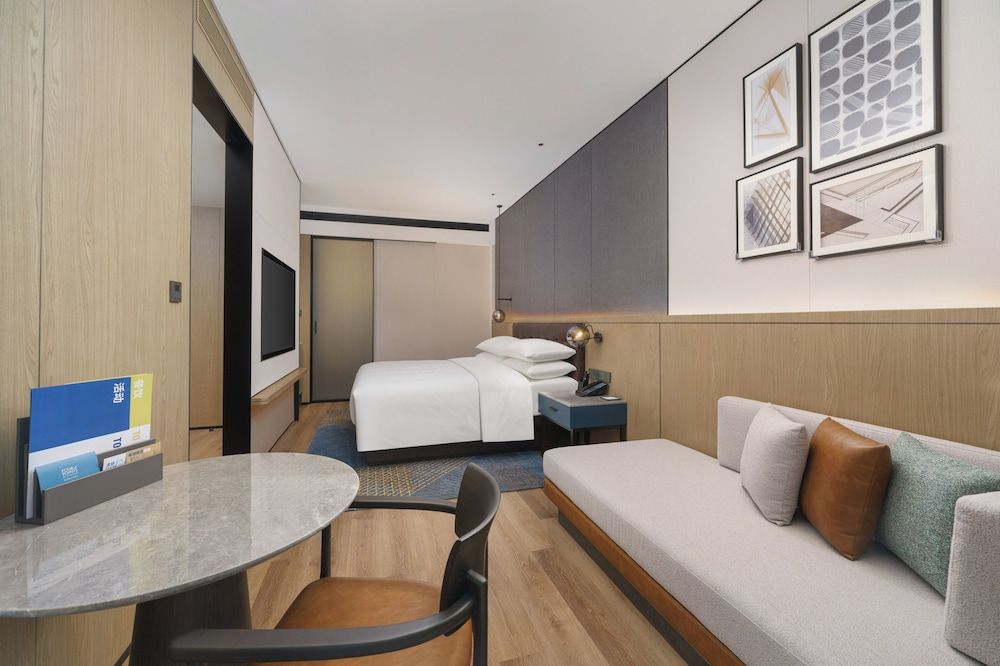 Four Points By Sheraton Dalian Donggang Superior Room, 1 King Bed, City View 4