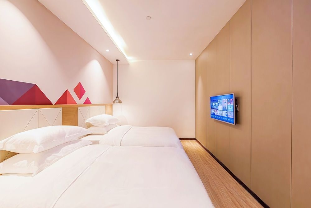 Standard Twin Room, No Windows