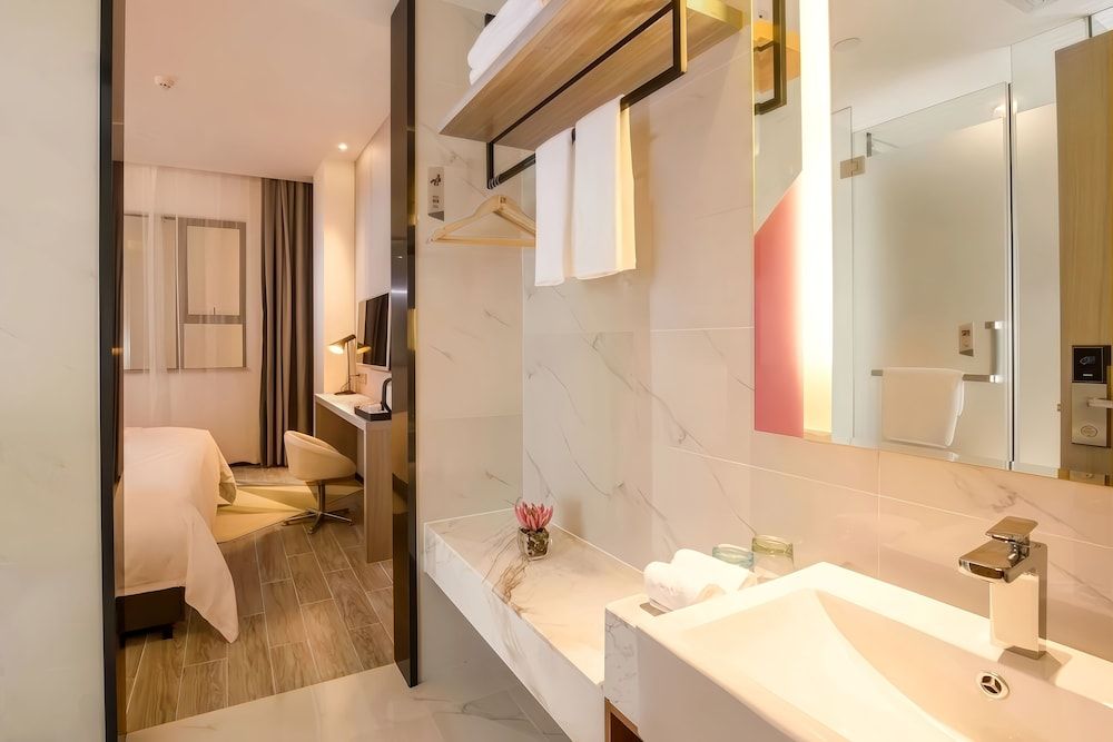 Healing mind International Hotel Guangzhou Tianhe Sports Center Linhexi Metro Station Branch Superior Double Room 5