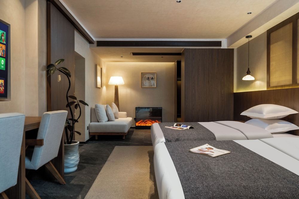 Fenghuang Yiquan River View B&B Twin Room 2