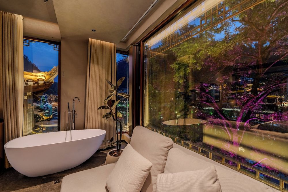 Fenghuang Yiquan River View B&B Double Room 3