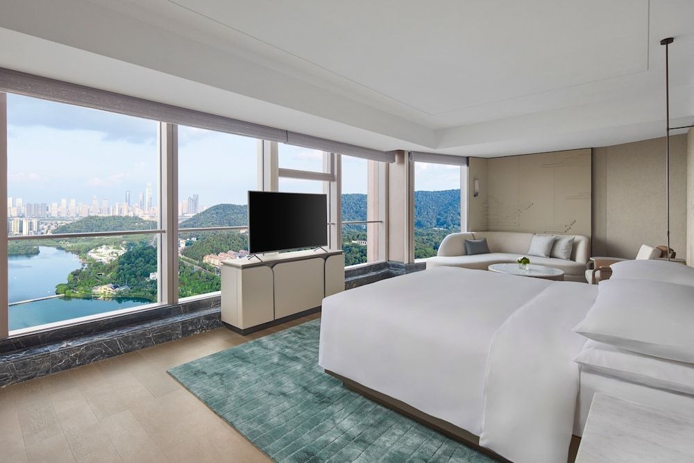 Changsha Marriott Hotel West Grand Studio, 1 King Bed, Lake View 4