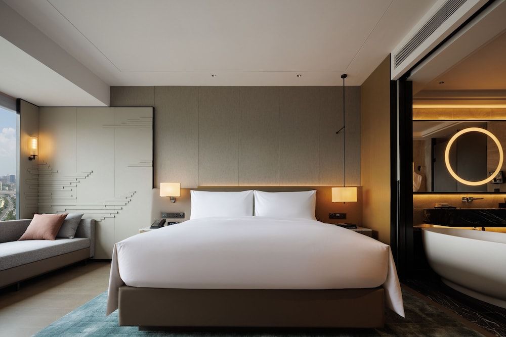 Changsha Marriott Hotel West Premium Room, 1 King Bed, City View
