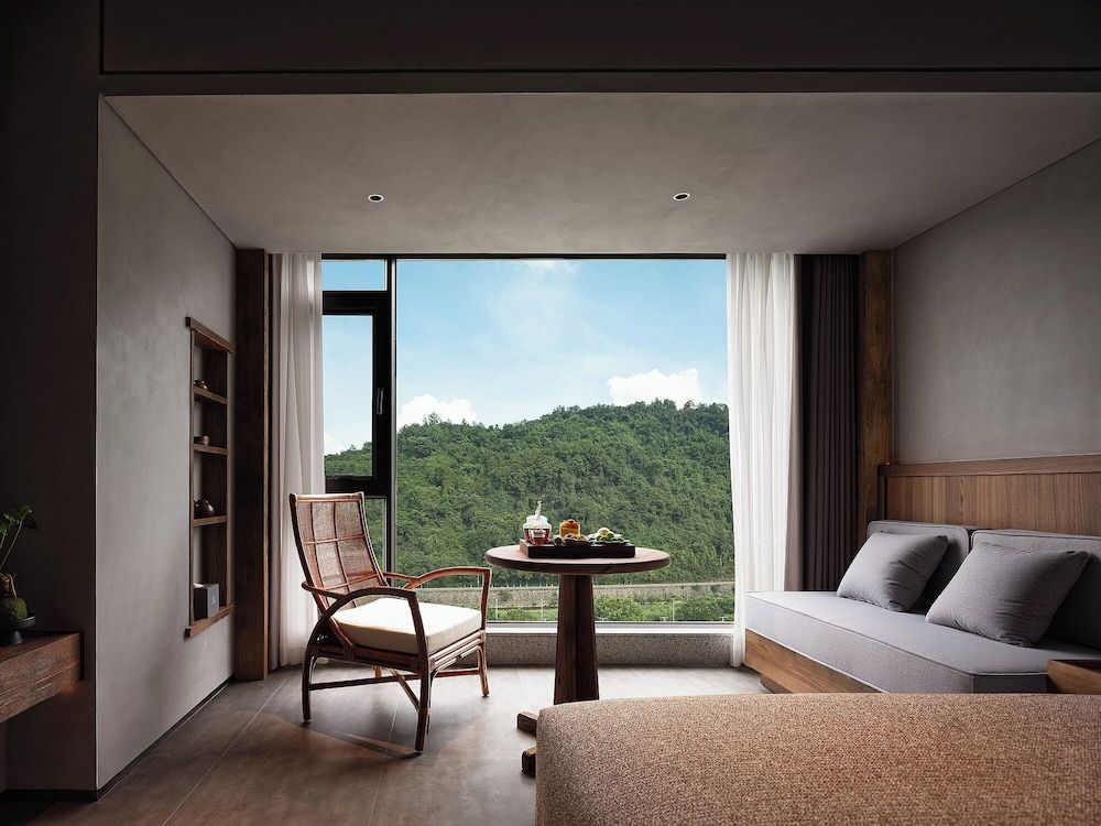 Zhangjiajie SANHE Resort Double Room, Hill View 9