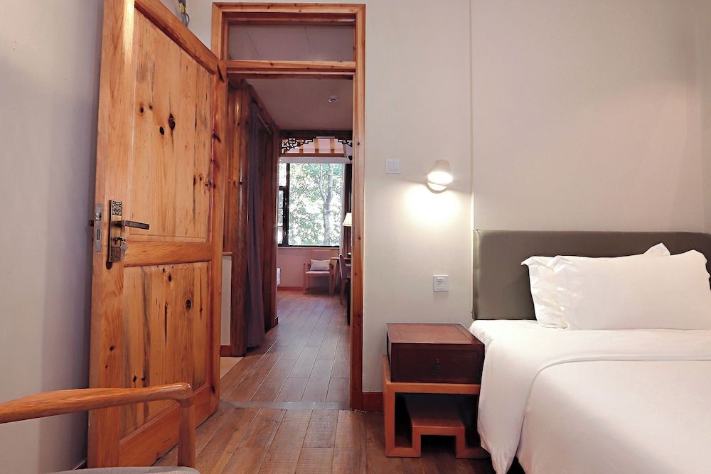 Mild Spring Boutique Hotel Suite, 2 Bedrooms, Courtyard View 3