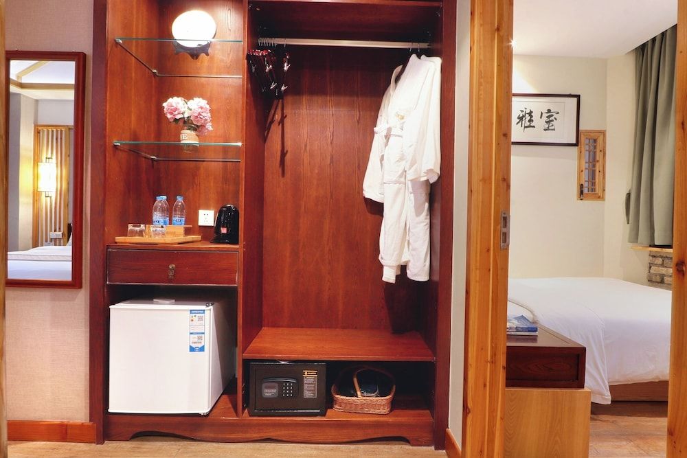 Mild Spring Boutique Hotel Suite, 2 Bedrooms, Courtyard View 4