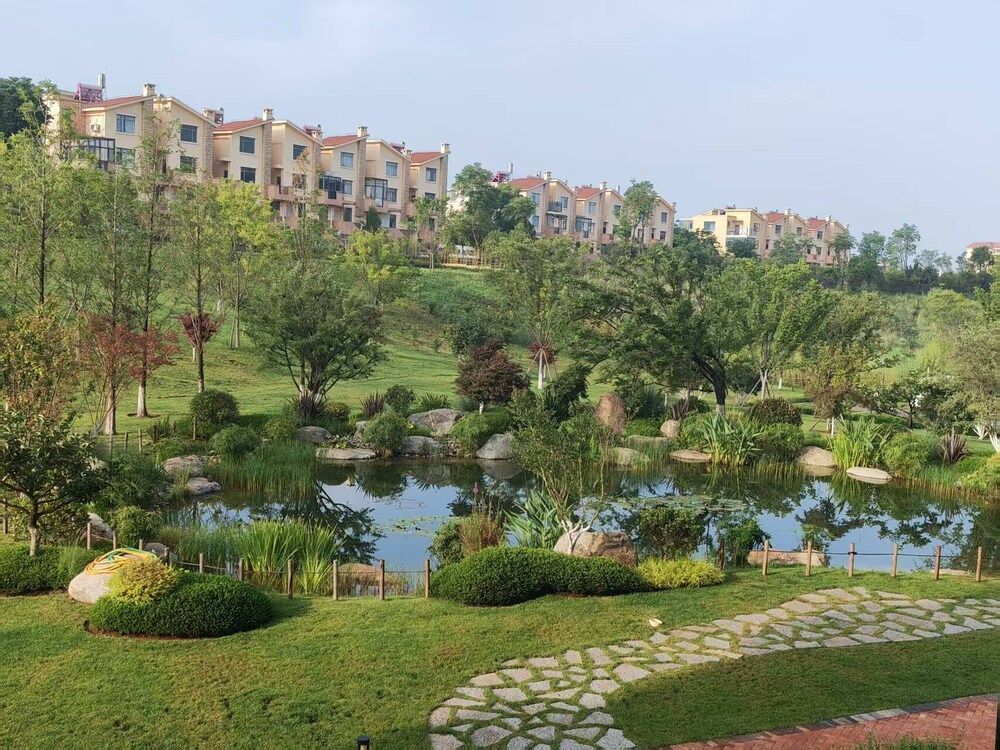 Four Points By Sheraton Kunming Changshui Airport Family Room, 1 Double Bed, Garden View 4