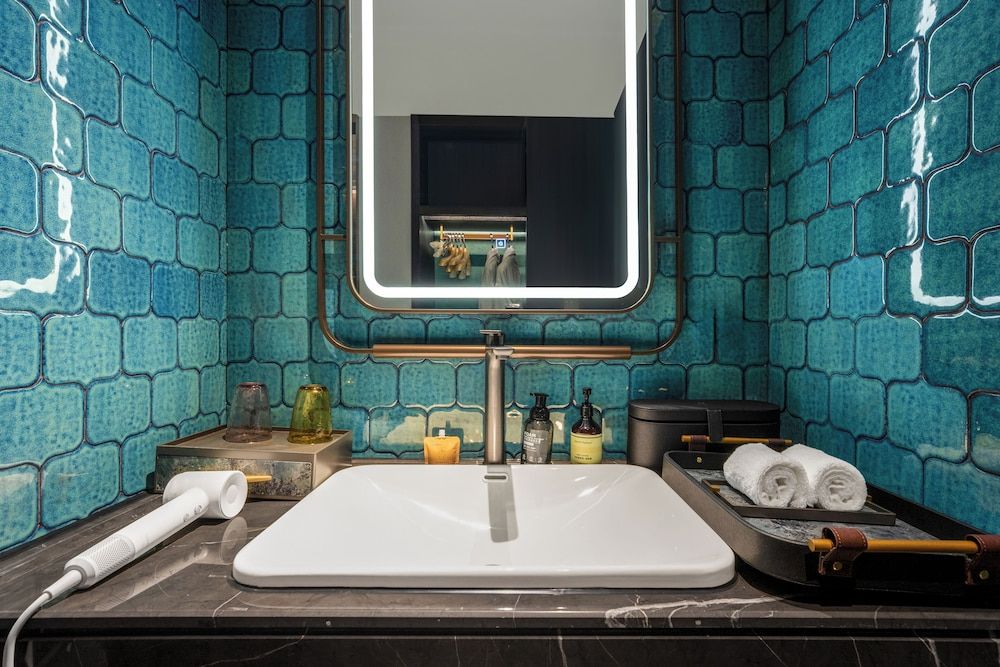 Guangzhou Elegant International Hotel Panyu Square Metro Station Branch - Free Shuttle Bus to Canton Fair Complex During Canton Fair Period & Free Deliver Service to Guangzhou Baiyun International Airport Deluxe Double Room, Canal View 6