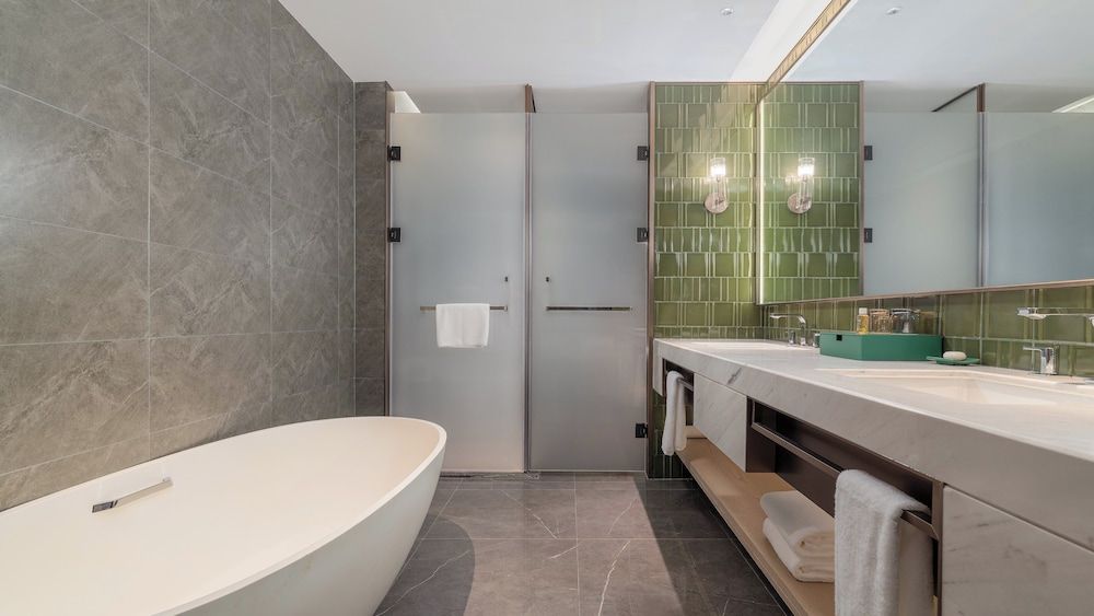 Business Suite, 1 Bedroom, Bathtub