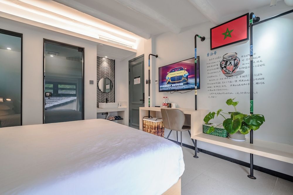 Blooming Lotus Hostel Superior Double Room 4