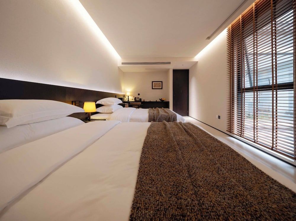 Senior Twin Room, Courtyard View