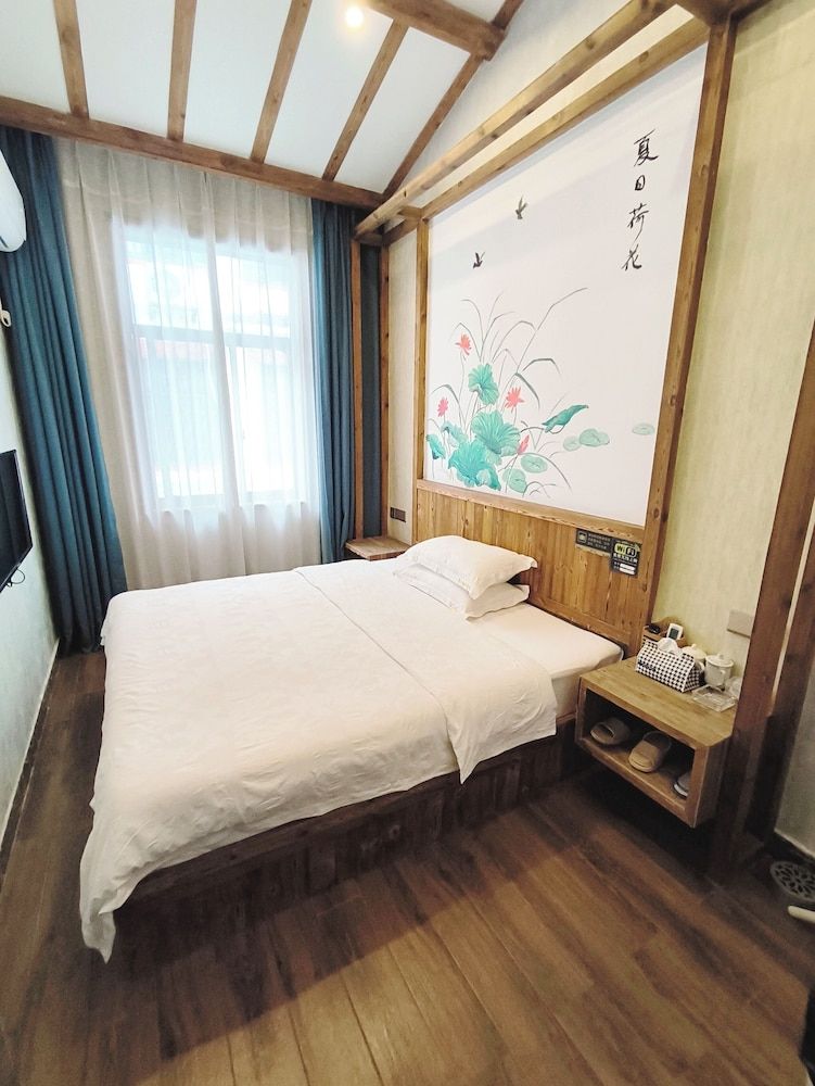 zhangjiejienanfangjinshikezhan