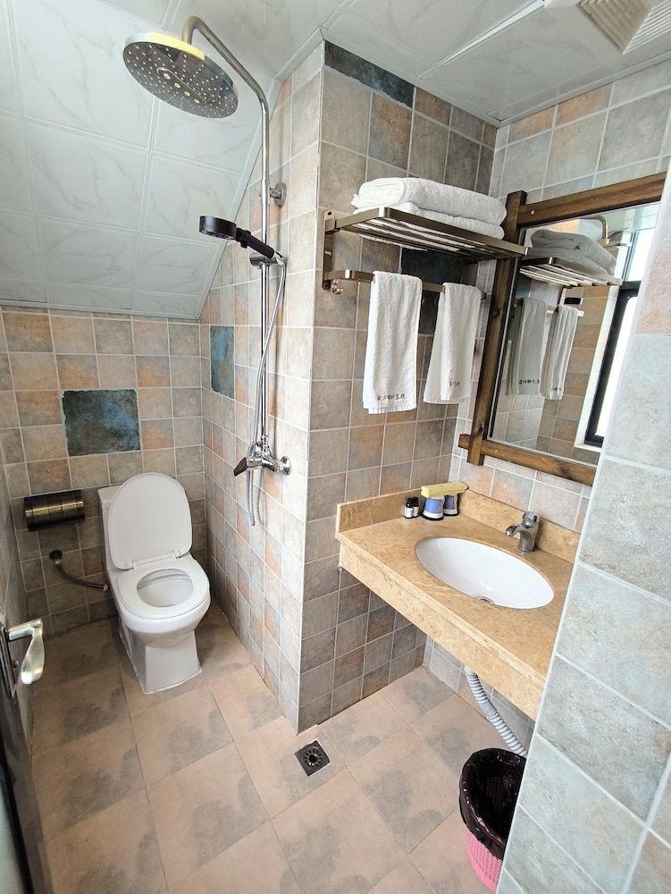 zhangjiejienanfangjinshikezhan Classic Twin Room, Courtyard View 9