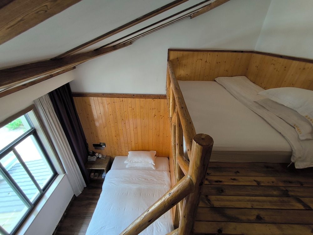 zhangjiejienanfangjinshikezhan Classic Quadruple Room, Courtyard View 2