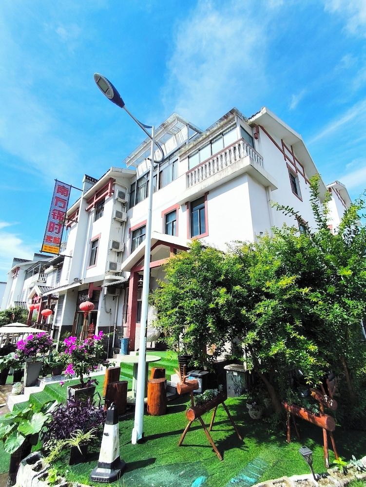 zhangjiejienanfangjinshikezhan Classic Twin Room, Courtyard View 6