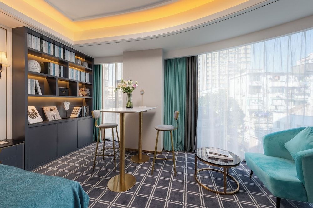 Romantic Suite, City View