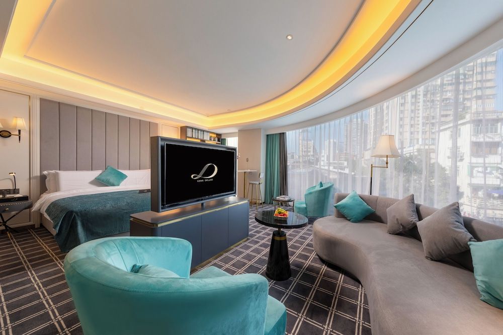 Romantic Suite, City View
