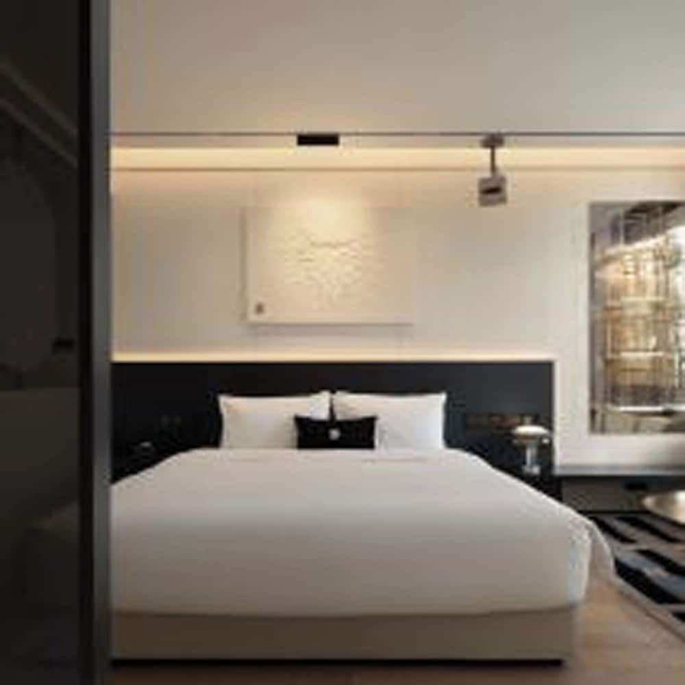 Luxury Twin Room, City View