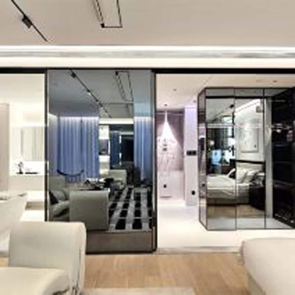 Superior Suite, City View