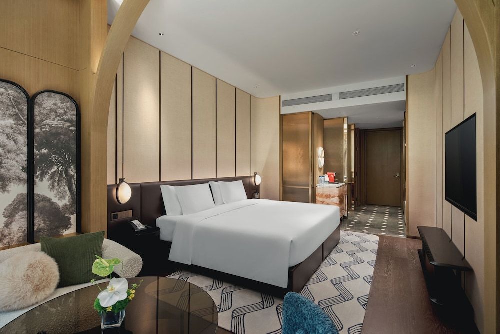 Hotel Indigo Wuxi Qingming Bridge by IHG Standard Room, 1 King Bed 2