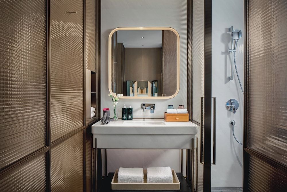 Hotel Indigo Wuxi Qingming Bridge by IHG Standard Room, 2 Double Beds, Garden View 4