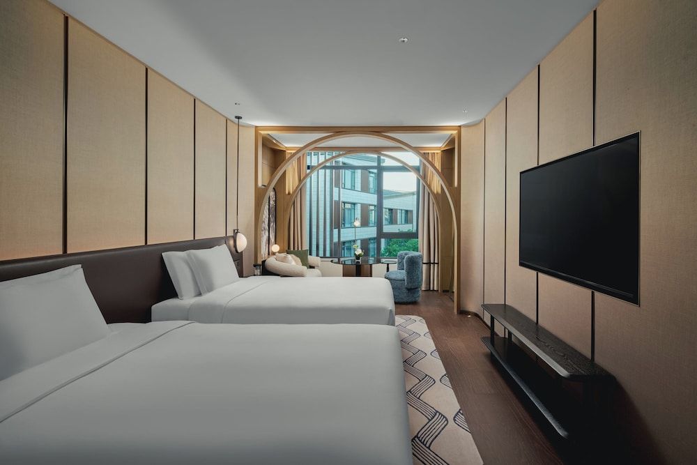 Hotel Indigo Wuxi Qingming Bridge by IHG Standard Room, 2 Double Beds, Garden View 2