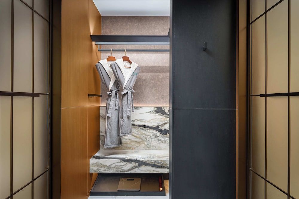 MaxX Harbour-view Qingdao Superior Double Room, Partial Ocean View 3