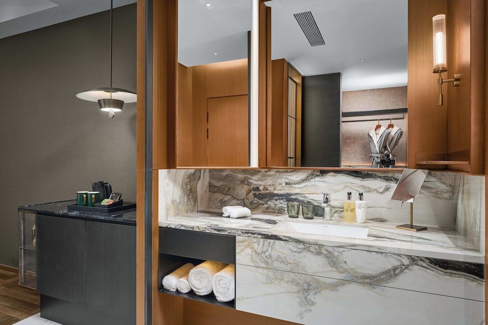 MaxX Harbour-view Qingdao Standard Twin Room, City View 2