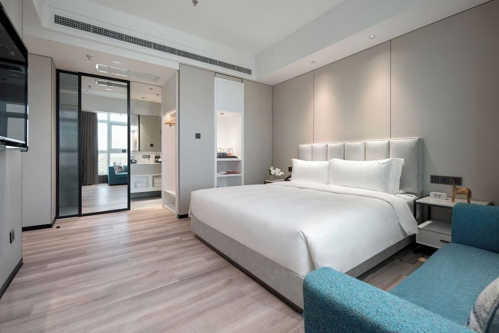 Golden Pear Hotel Business King Room 2