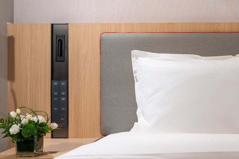 Holiday Inn Express Haikou Intl Duty Free City by IHG 1 King And 1 Single Standard Sea View 2