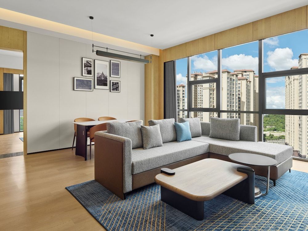 Four Points By Sheraton Guiyang Huaxi Park Premier Suite, 1 Bedroom, City View 2
