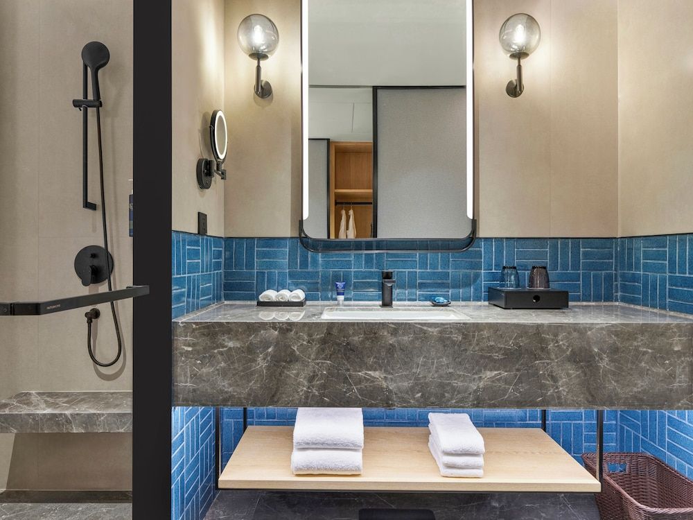 Four Points By Sheraton Guiyang Huaxi Park Superior Room, 1 King Bed, City View 4