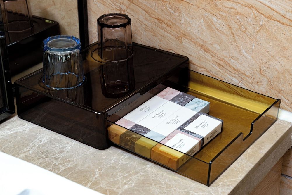 Trendy Romantic Hotel Guangzhou Baoneng Superior Double Room, No Windows 5