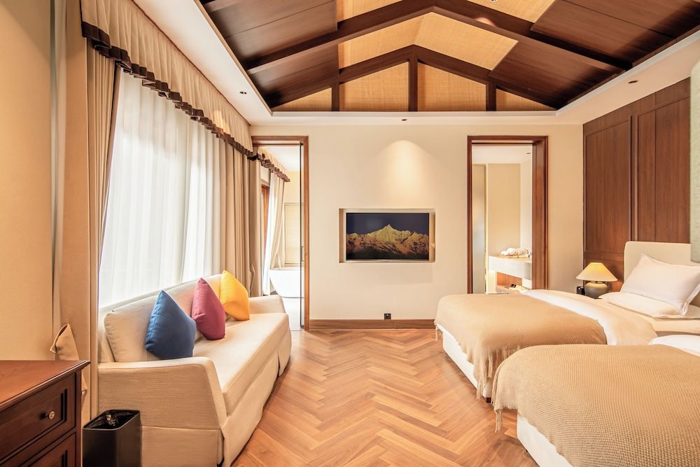 La Danse Sacree Hotel Executive Twin Room, City View 7