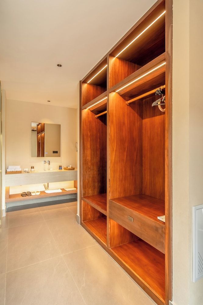 La Danse Sacree Hotel Executive Twin Room, City View 3