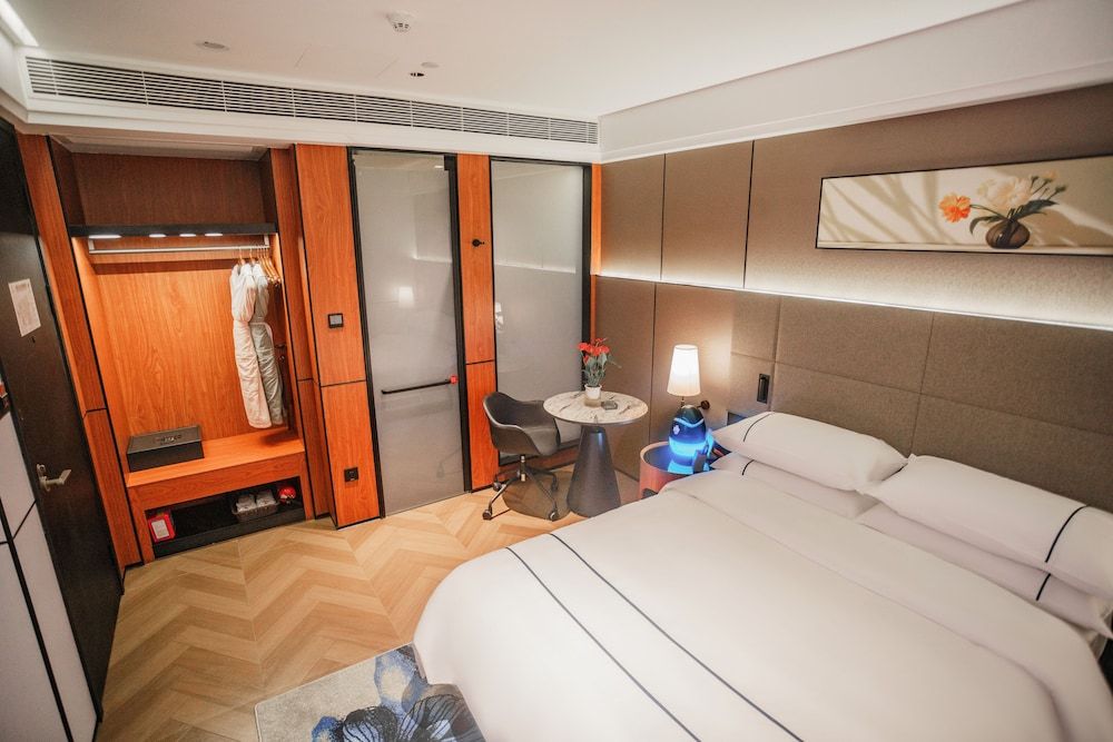 Single Room, 1 Queen Bed, Non Smoking, Housekeeping