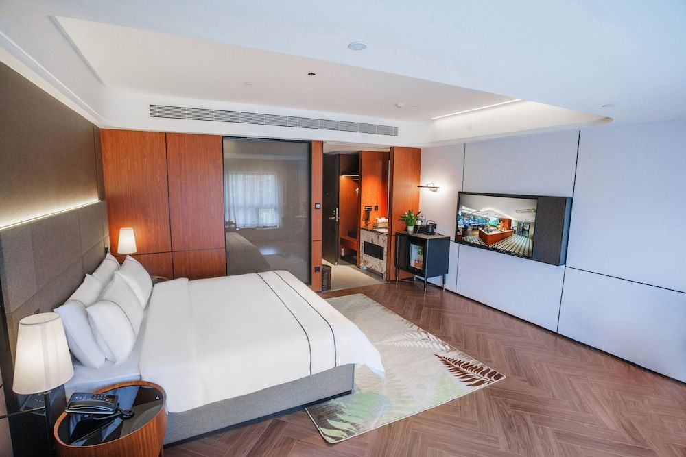 Executive Room, 1 Queen Bed, City View
