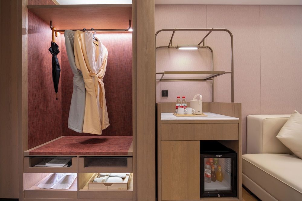 Healing Mind International Hotel Kunming Dianchi Grand View Park Fuhai Metro Station Branch Luxury Suite, Courtyard View 4