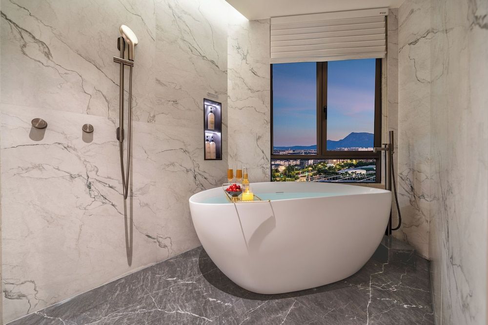 Healing Mind International Hotel Kunming Dianchi Grand View Park Fuhai Metro Station Branch Luxury Suite, Courtyard View 6