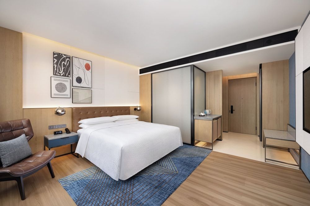 Four Points By Sheraton Tianjin Jiefang Bridge Superior Room, 1 King Bed, City View 2