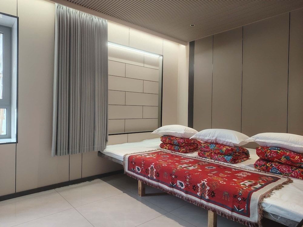 Business Quadruple Room, Courtyard View