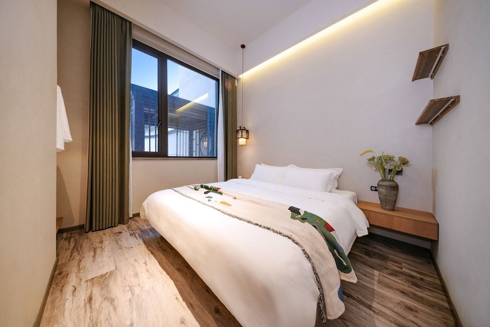 Design Villa, Multiple Bedrooms, Balcony, Courtyard View