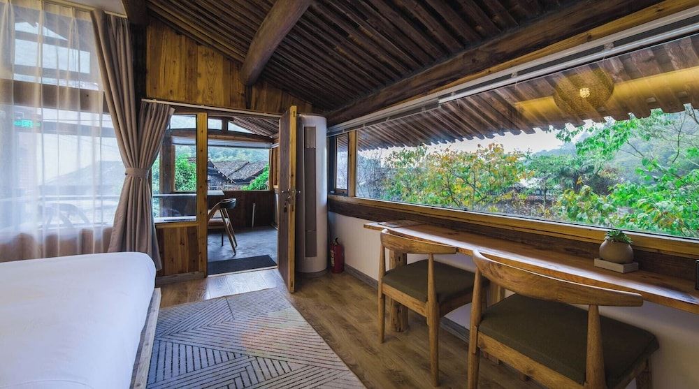 Lishui Manshanju Forest Retreat Senior Double Room, River View 3