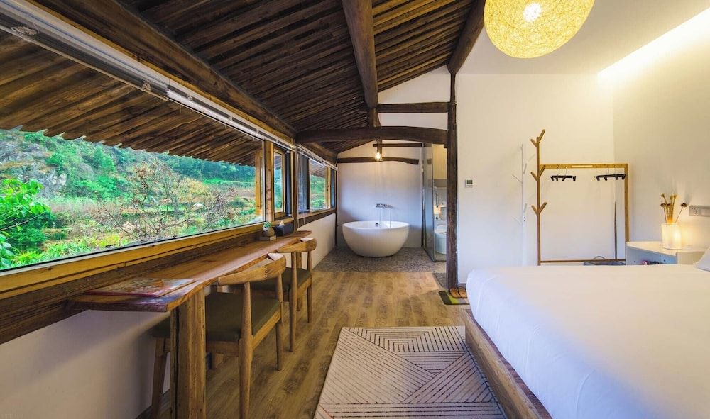 Lishui Manshanju Forest Retreat Senior Double Room, River View 2