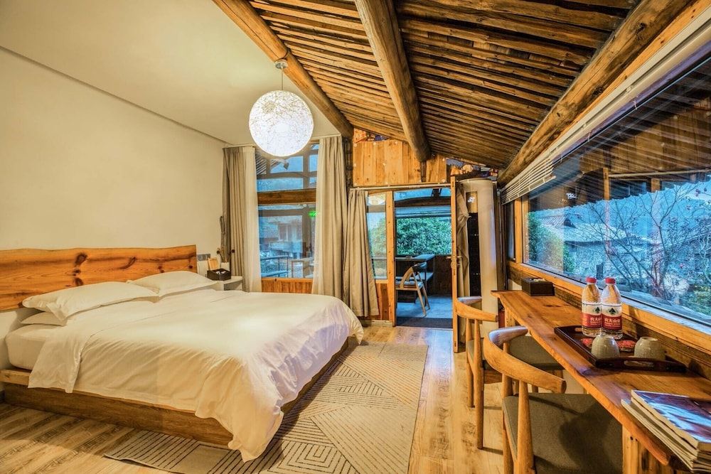 Lishui Manshanju Forest Retreat Senior Double Room, River View
