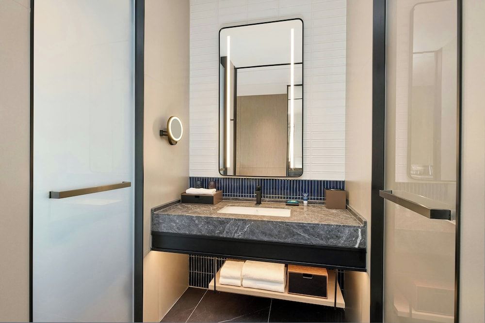 Four Points By Sheraton Shenzhen Bay Standard Twin Room, 2 Double Beds, City View 4