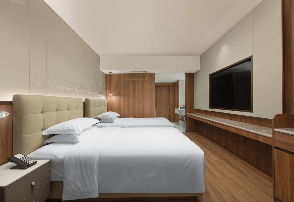 Room, 2 Twin Beds, Non Smoking, City View