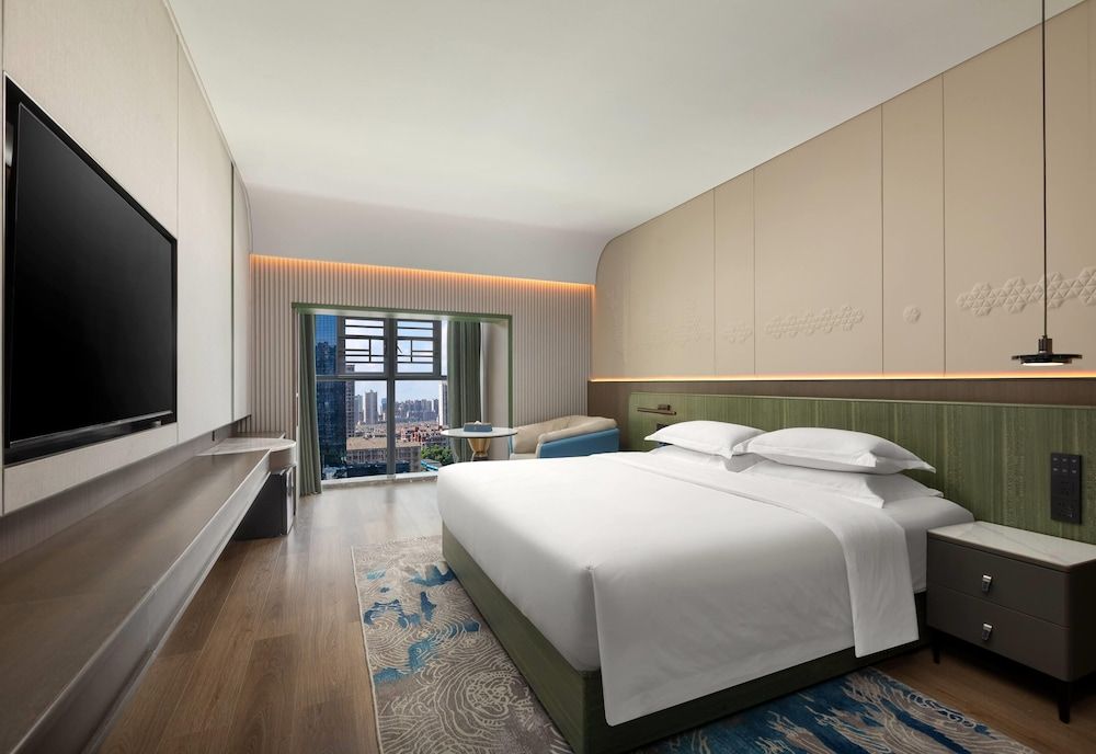 Room, 1 King Bed, Smoking