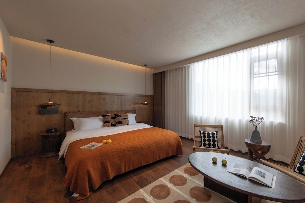 Shangri-la Nine Shepherds Oxygen Retreat Deluxe Double Room, Hill View 3