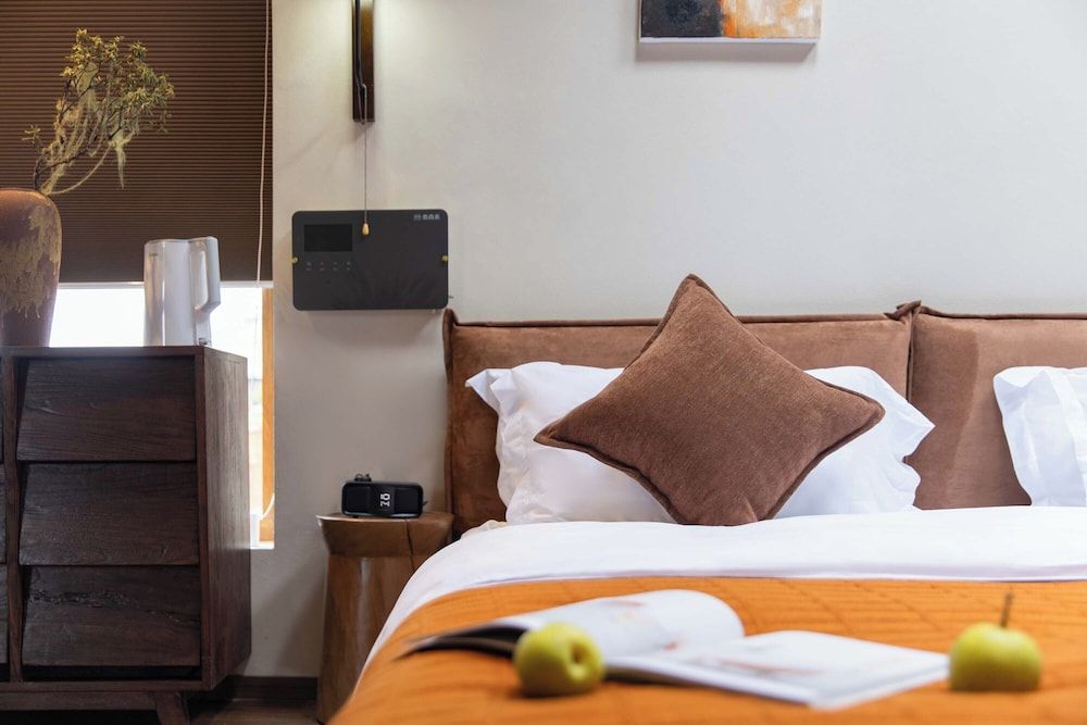 Shangri-la Nine Shepherds Oxygen Retreat Senior Double Room, City View 6